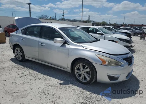 2015 Nissan Altima 2.5 z USA, uszkodzony, nr VIN 1N4AL3AP5FN327102